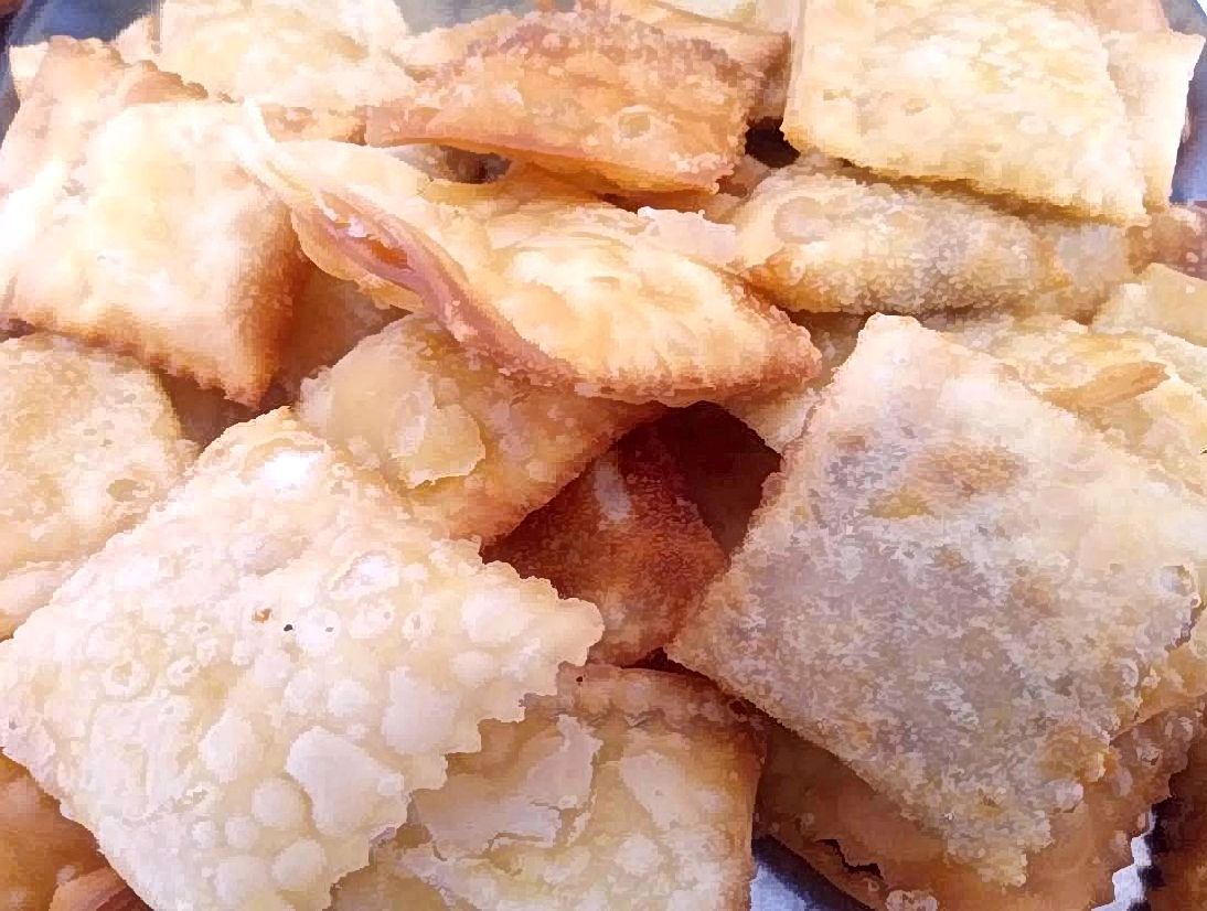 Salgados assados, coxinhas e folhados para festas